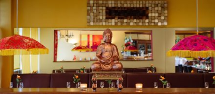 Restaurant Nirvana :: Übersicht mit Buddha Statue